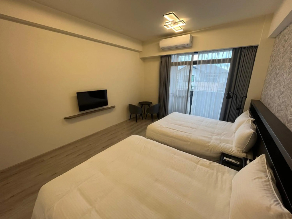 Latitude 23N