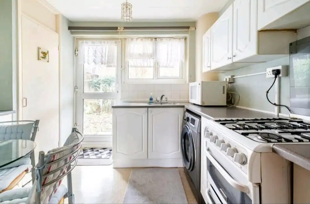 3BR House/garden/patio/7 Guests/fireplace/parking