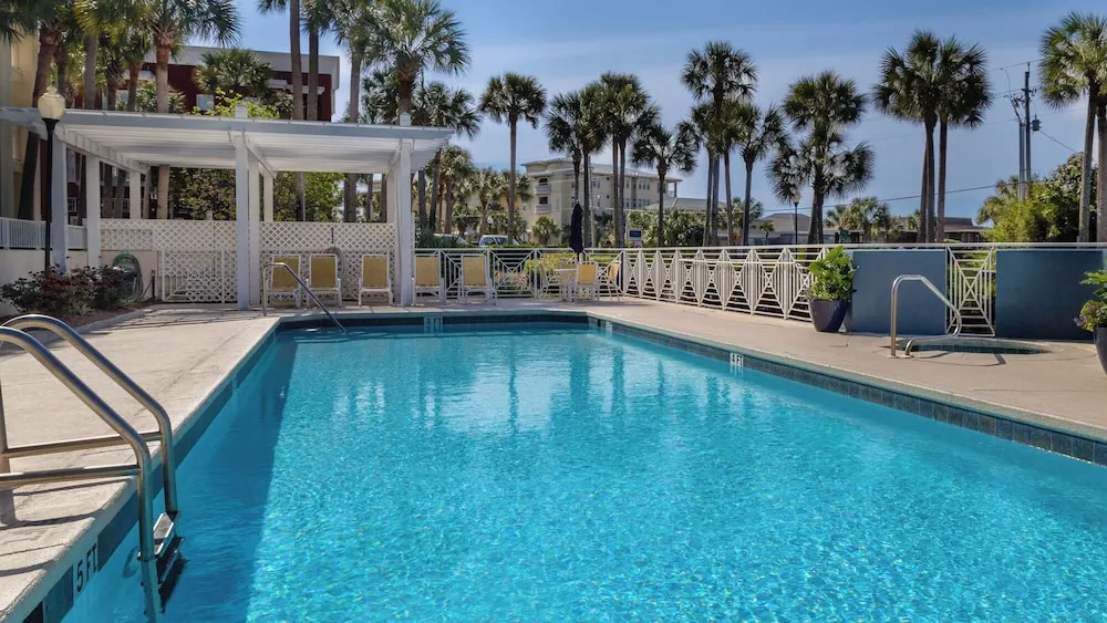 The Salty Dog on 30a: Modern Updates, 1 Minute to the Beach!