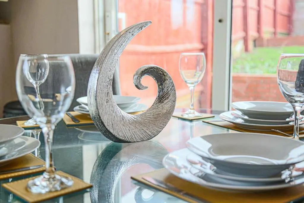 Pannier House - Central MK - Free Parking, Garden, Smart TVs with Netflix by Yoko Property