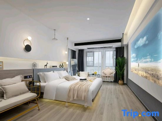 Moye Light Luxury Hotel (Wuyi Square IFS International Financial Center)