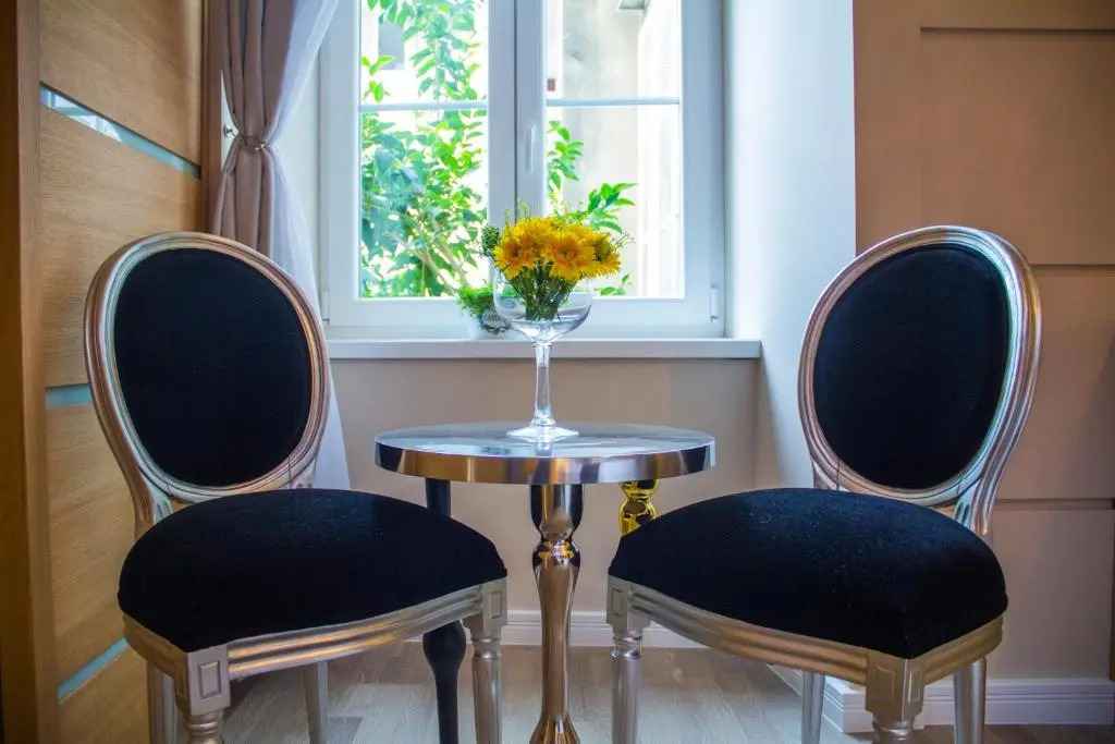 Peninsula Luxury Rooms