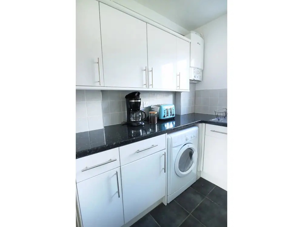 Newly Renovated 1 Bedroom Flat - Sleeps 4