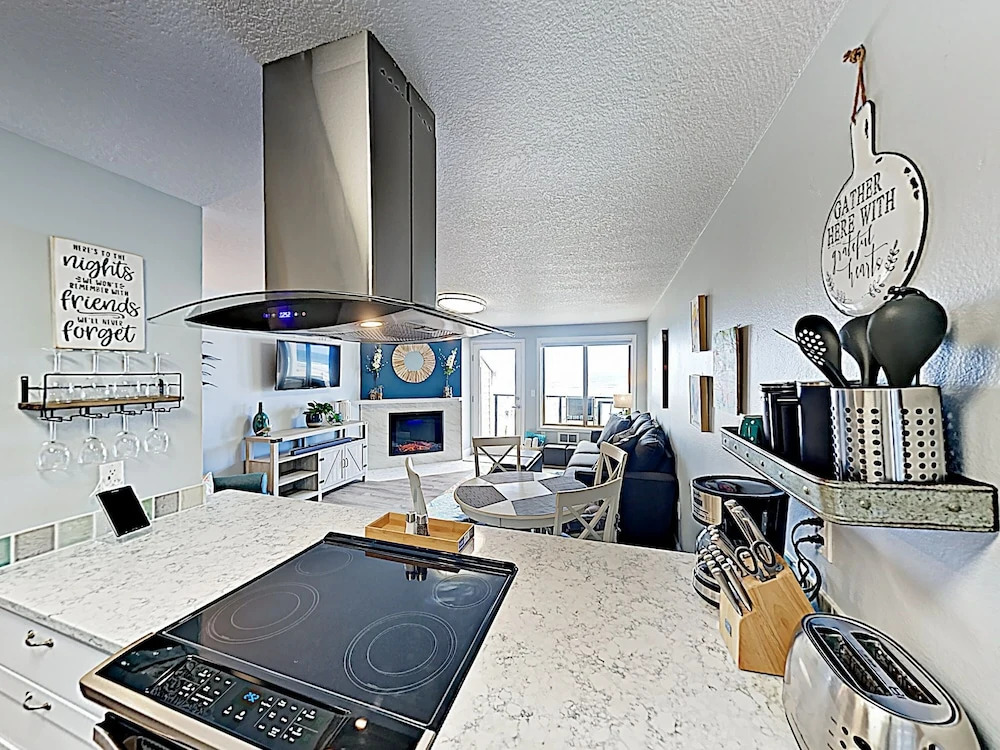 145 Rockaway Beach - 1 Br Condo