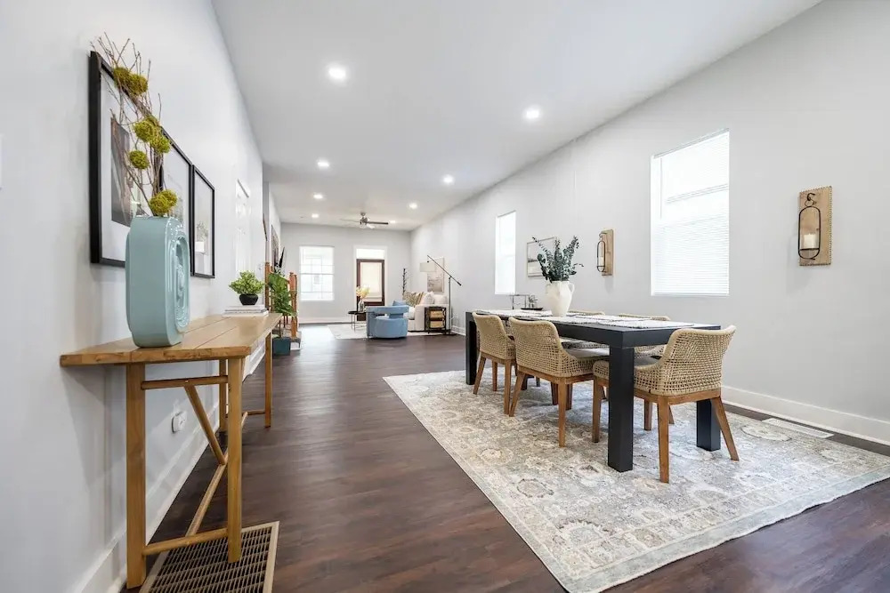 Spacious 5-Bedroom Blue Bungalow