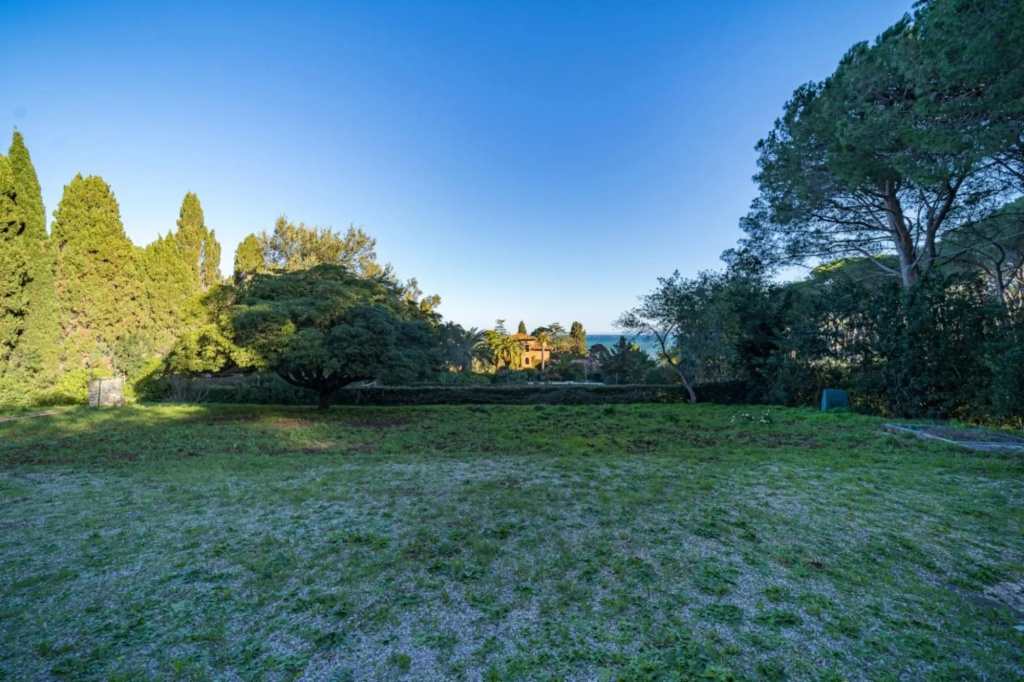 Rustic Villetta Le Grotte sleeps 8 comfortably with a view of the bay of Portoferraio-VILLETTA LE GROTTE