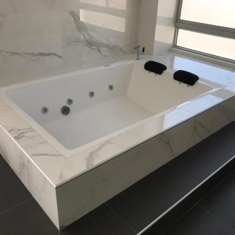 FRATELLI CORP APART HOTEL
