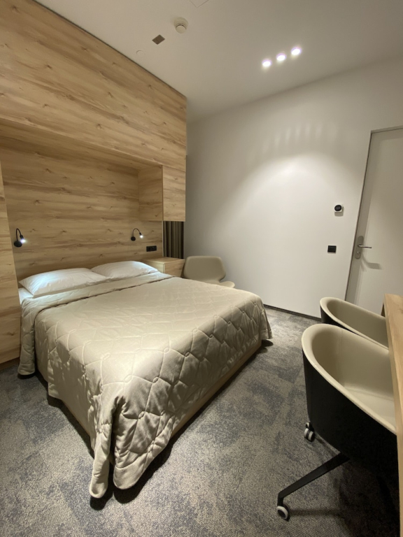 Зал сна и отдыха Sleep Lounge, Терминал D — хостел