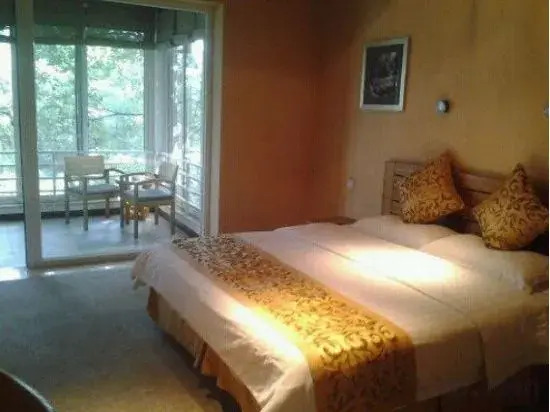 Qingfeng Gorge Resort Hotel