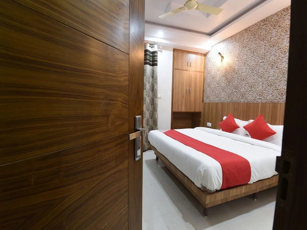 OYO 14387 Luxury Inn
