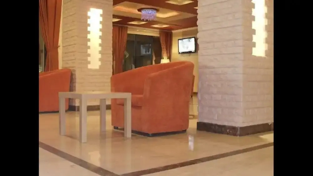 Oyo 402 Jawhrat Asfari Hotel