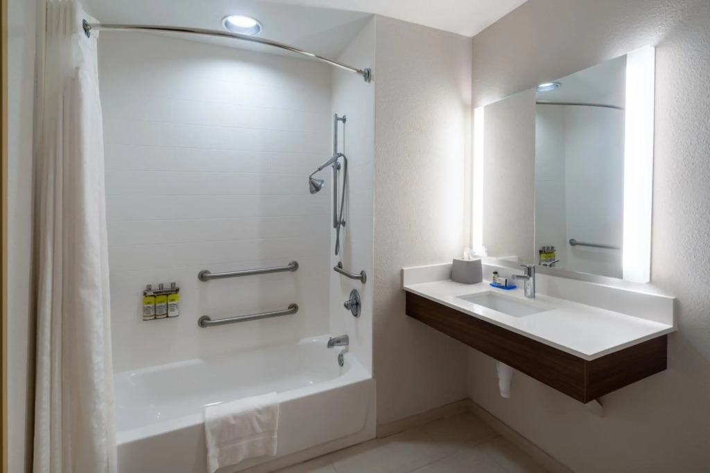 Holiday Inn Express Hotel & Suites Talladega by IHG