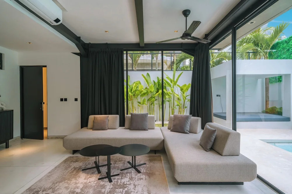 Villa Vantage 2