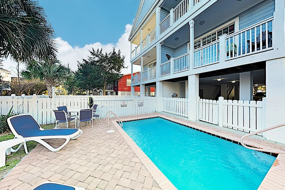 Changes In Attitude: Beach W/ Pool 4 Bedroom Duplex
