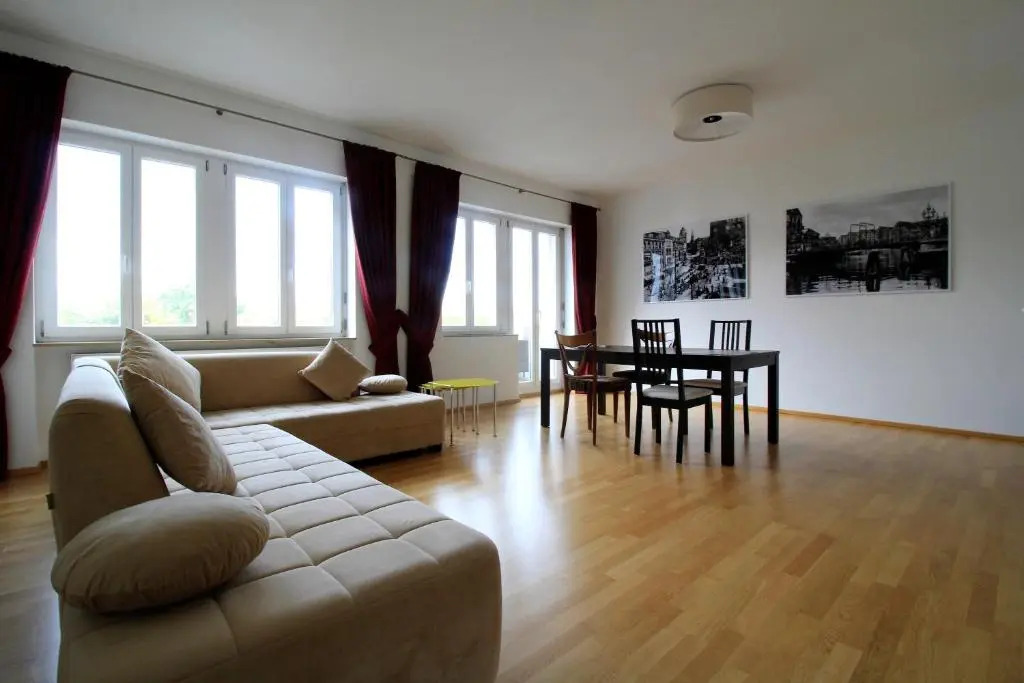 Luxury city apartment - view of river and castle