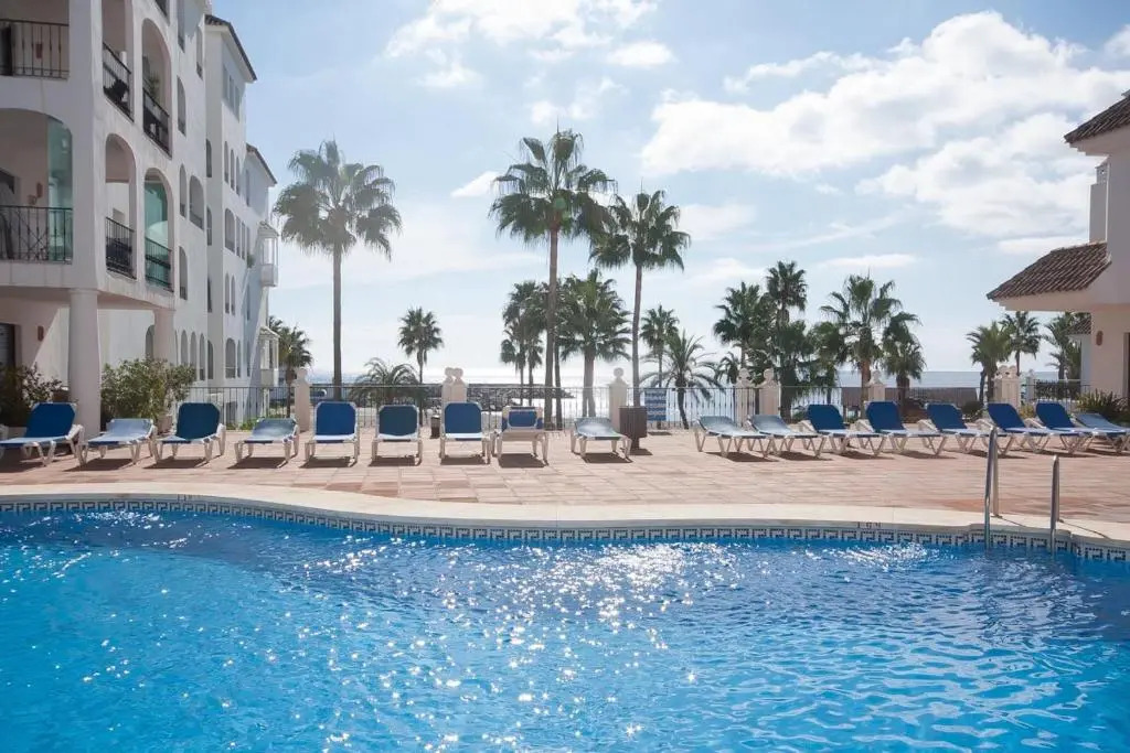 2233-Lovely 2 bedrooms on the beach, pool and port