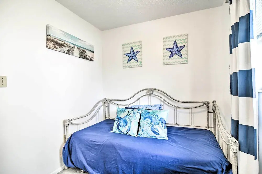 On-site Beach Access: Walkable Gulf Coast Retreat