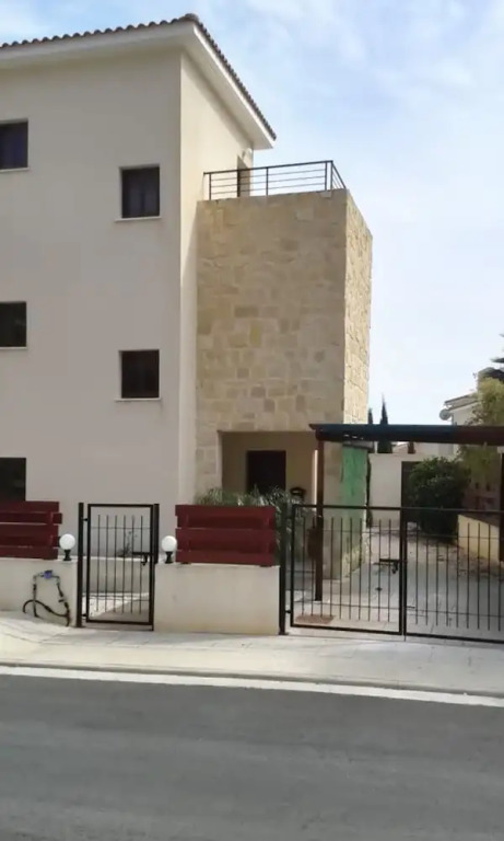 Modern Luxury Villa in Peyia, Near Coral bay Beach, w/ Private Pool an