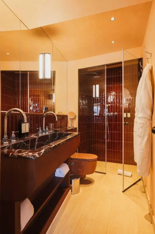 Confidential Suite 6, a Stone's Throw From the Louvre