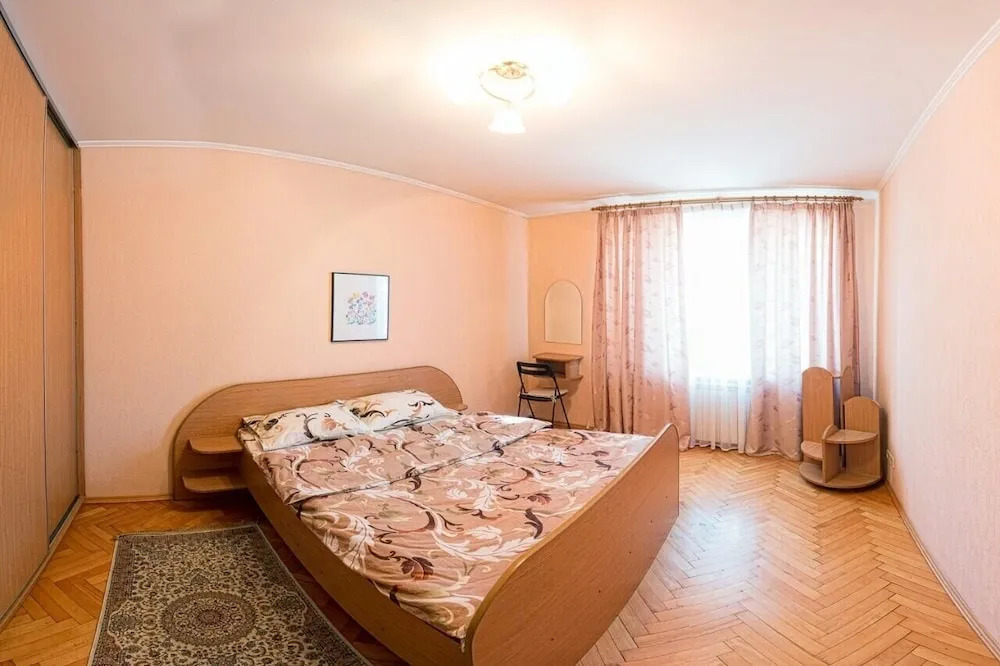 Апартаменты в Киеве, Кловский спуск, 12