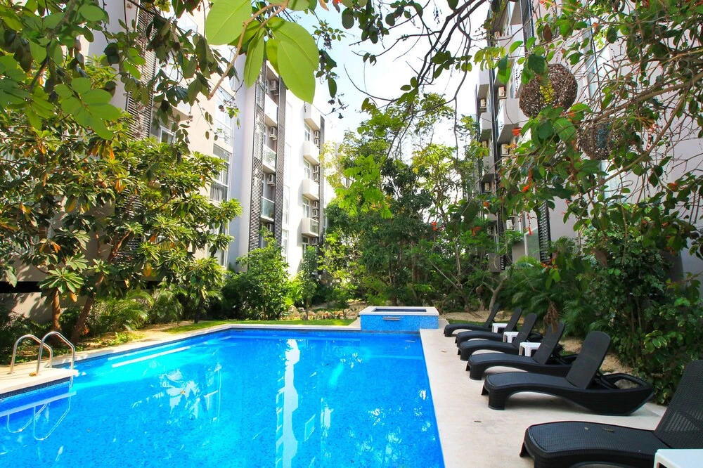 Riviera Towers 2BR & Pool
