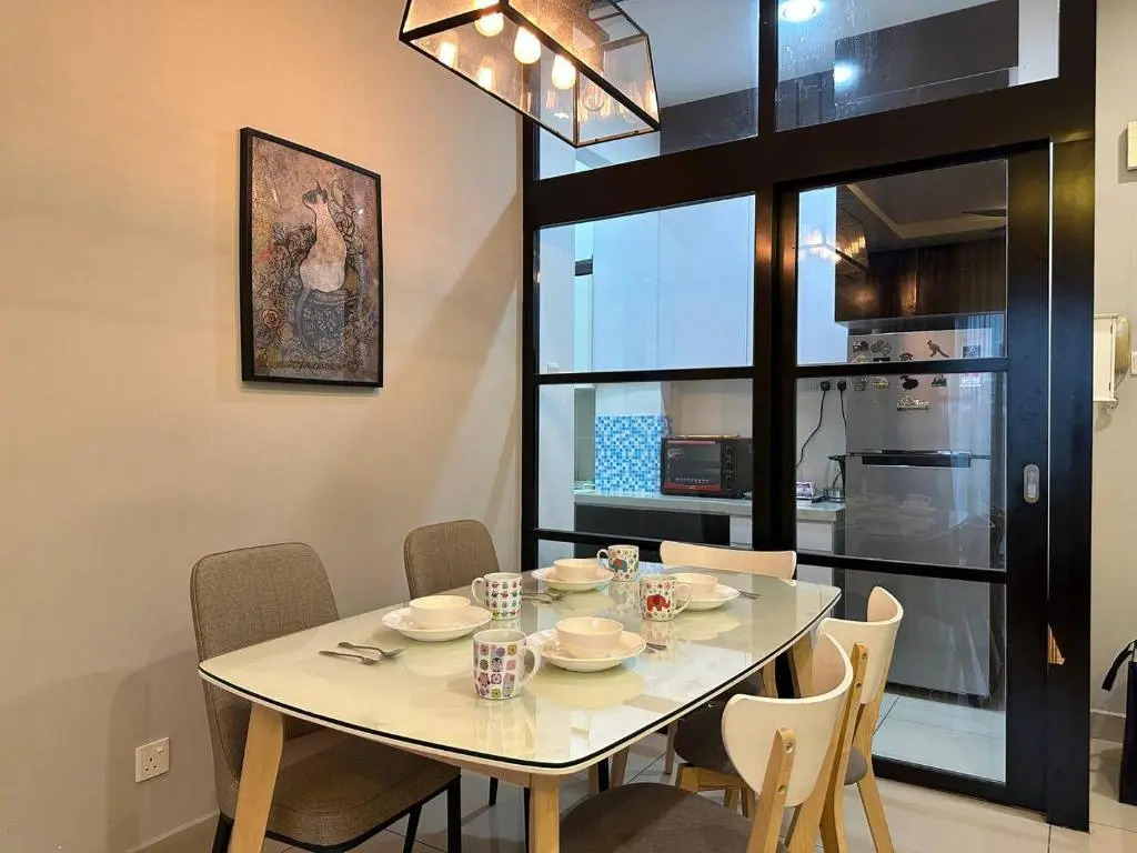 BUKIT INDAH 6pax WIFI NETFLIX 3 BEDROOM