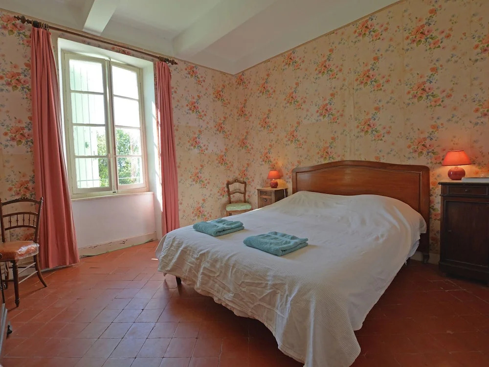 Authentic Holiday Home With Private Swimming Pool and Large Garden in Southern France