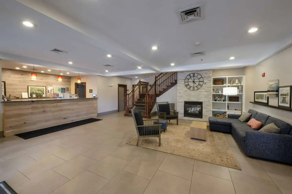 Country Inn & Suites by Radisson, Queensbury - Lake George , NY