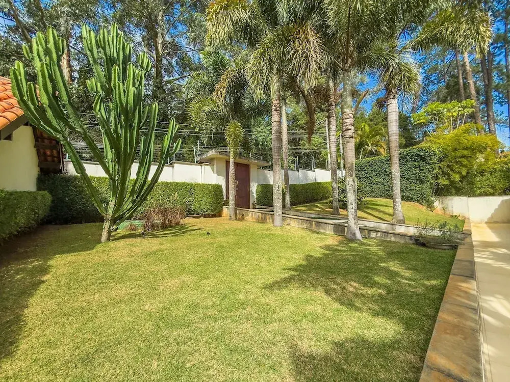 Casa de alto padrão com lazer completo na Granja Viana