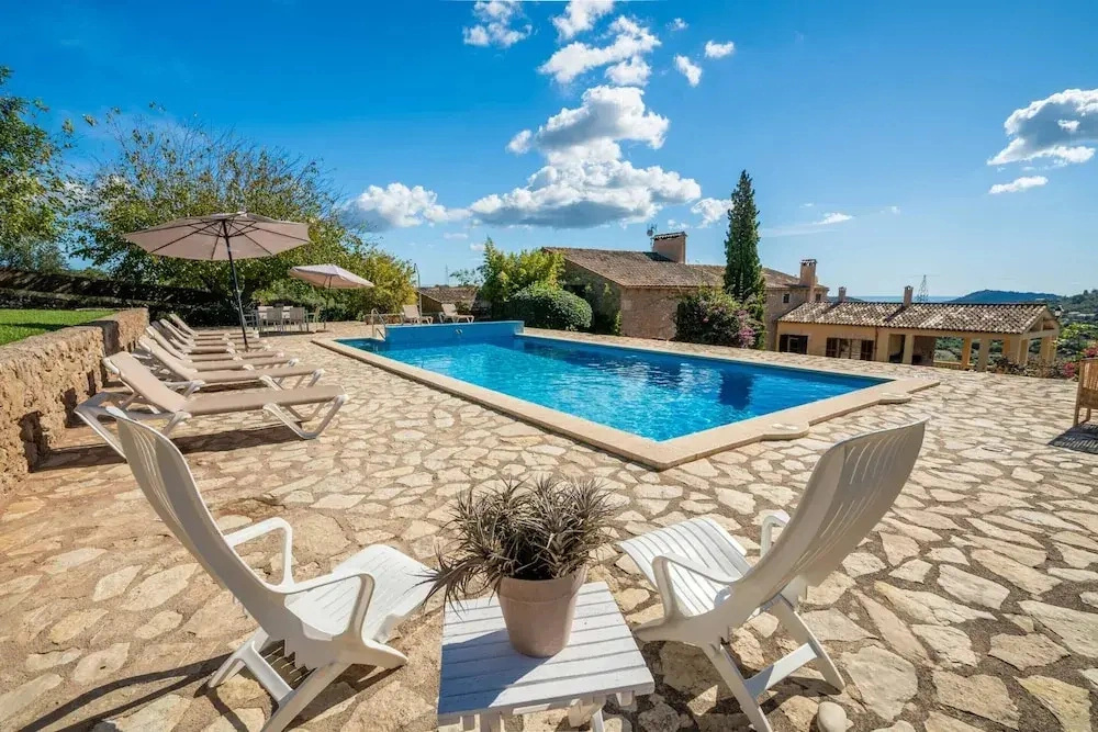 Spacious Lexiclati Villa With Pool