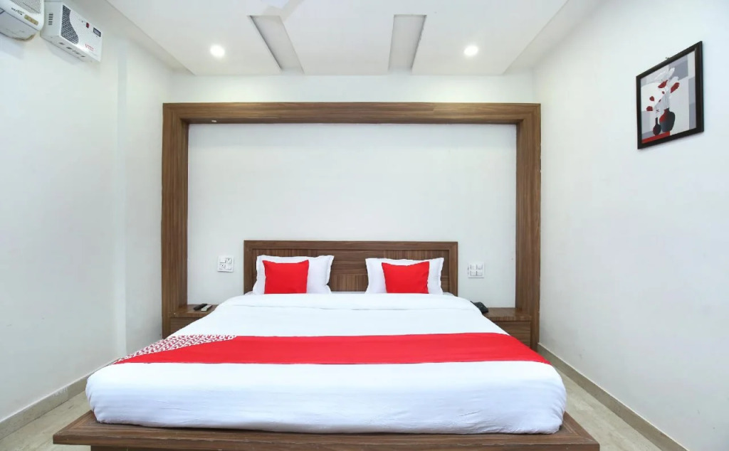 Hotel S7 by OYO Rooms