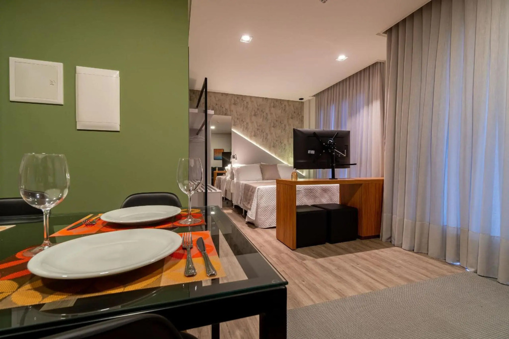 AION suítes 104 - Compacto e luxuoso Loft - Rooftop com piscina e academia - À poucos passos da praia