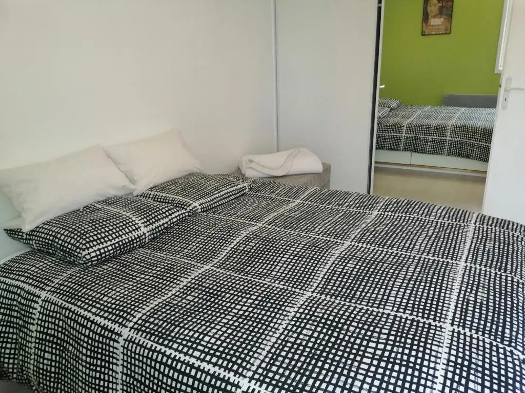 Nicolas I, 53m2, une chambre, parking privé