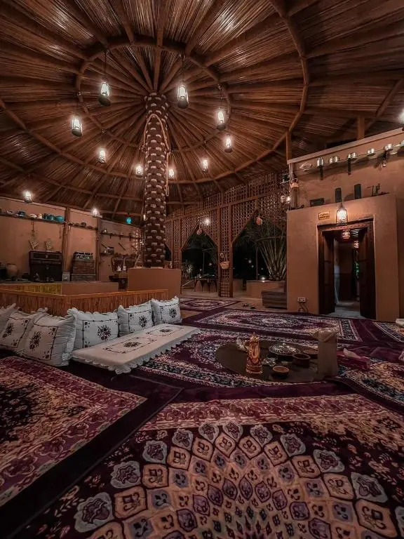 Bustan inn by Alley Escape