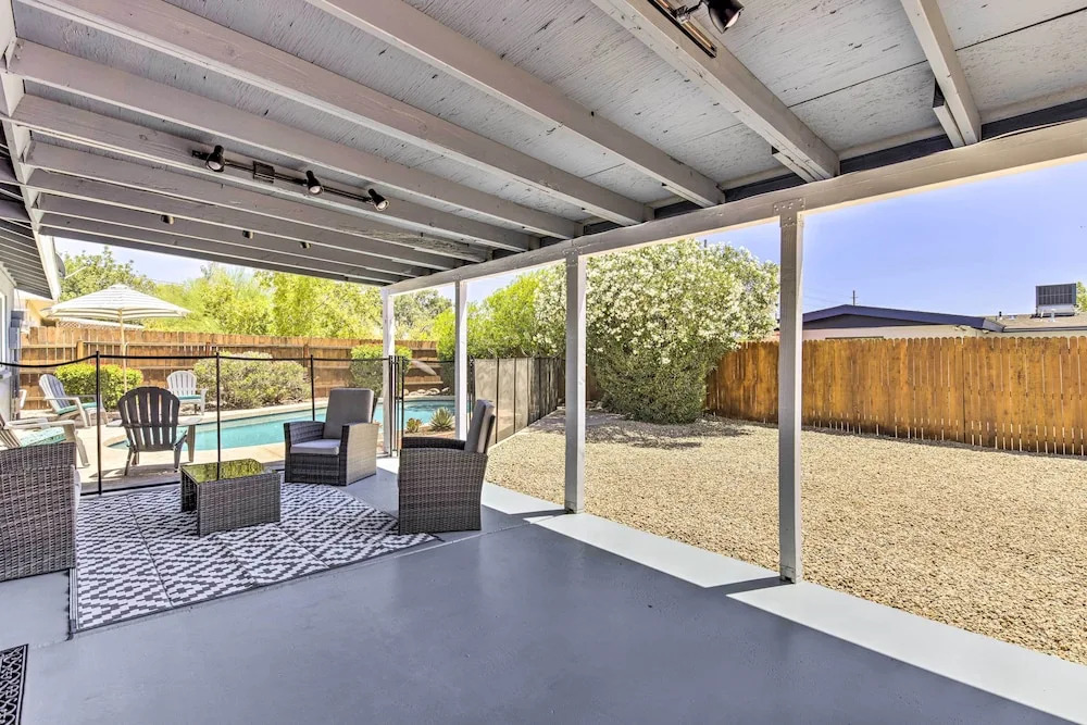 3 Mi to Asu! Snowbird Poolside Escape in Tempe