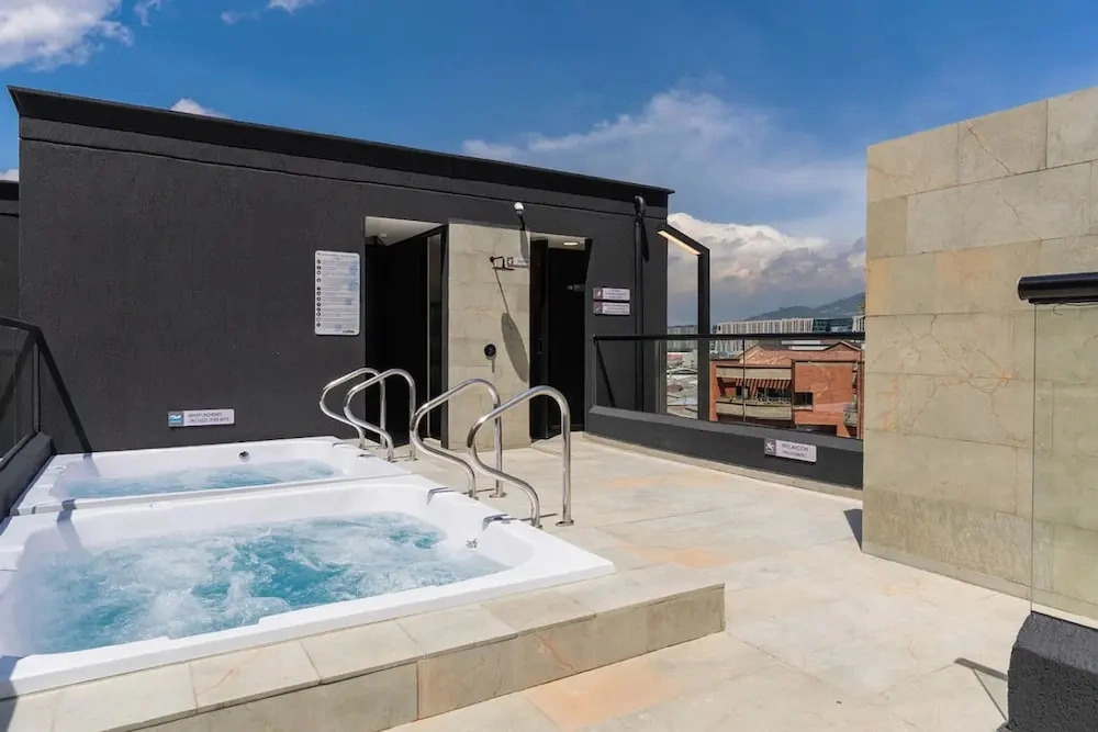 Metropolitan Living - 515a