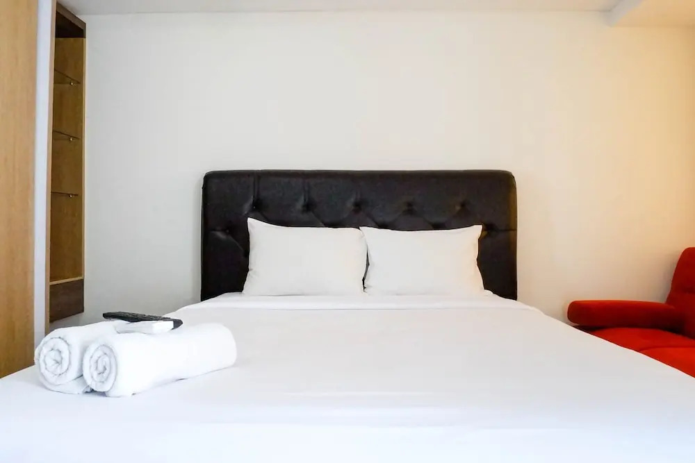 Serene Exclusive Modern Studio Apartment at Grand Sungkono Lagoon By Travelio