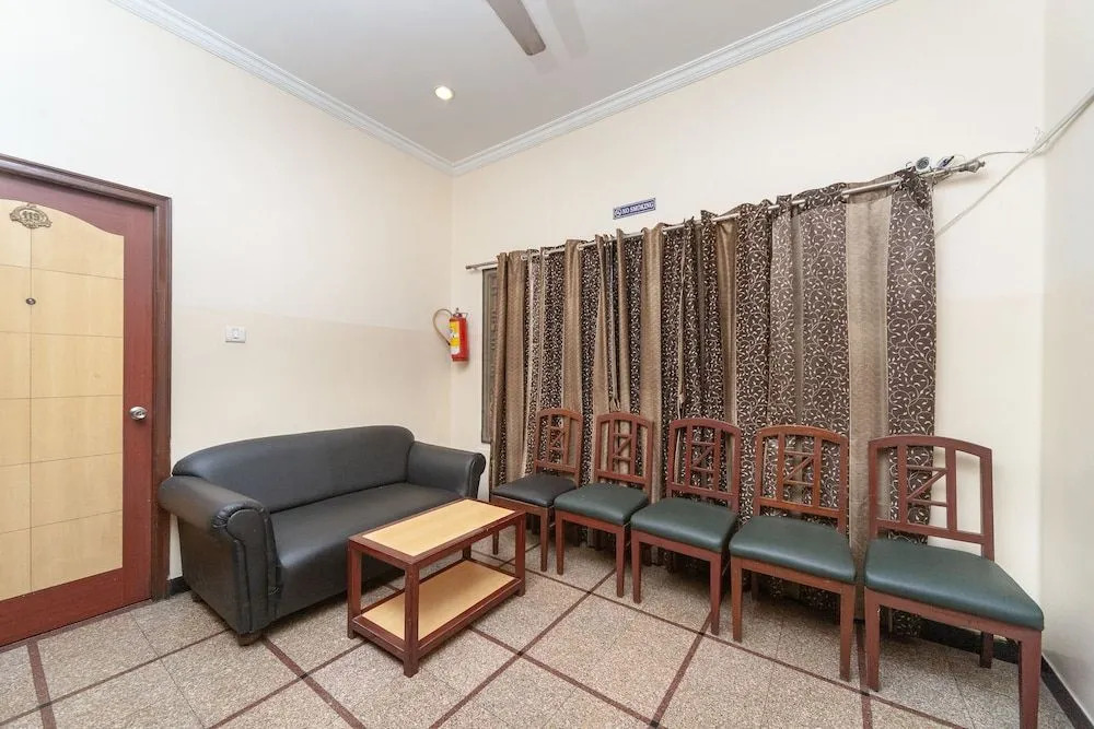 OYO 22280 Kences Inn