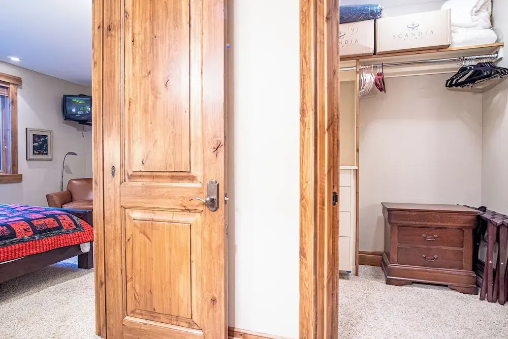 Lux Baldy Vista at Warm Springs Home + Hot Tub - Walk to SV Ski Lifts
