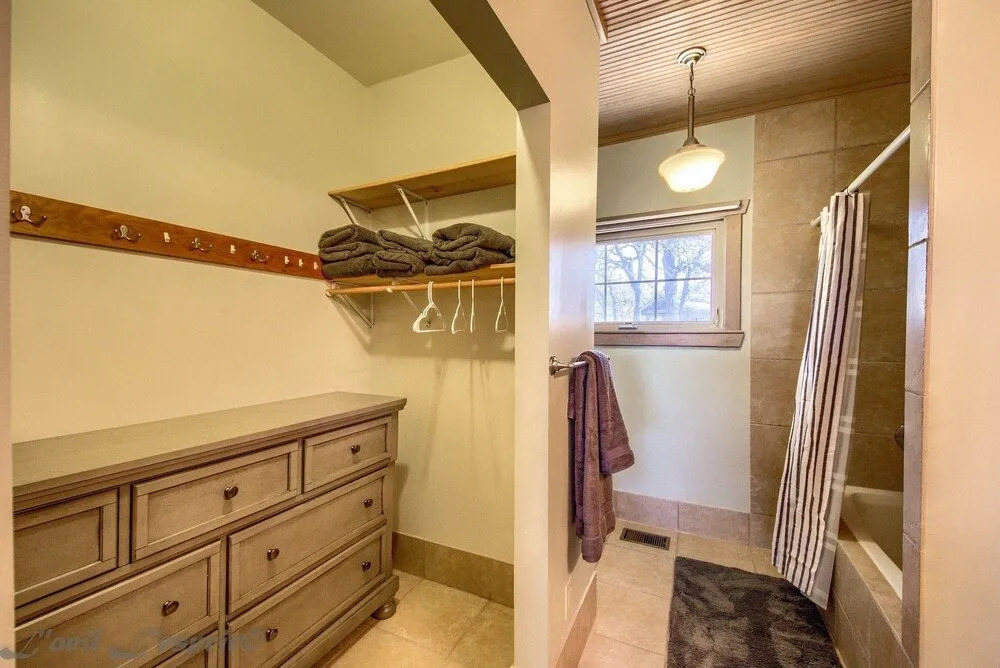 Pecan Farm Haus 2 Bedroom Cottage by RedAwning