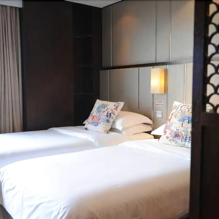 9 Hotel