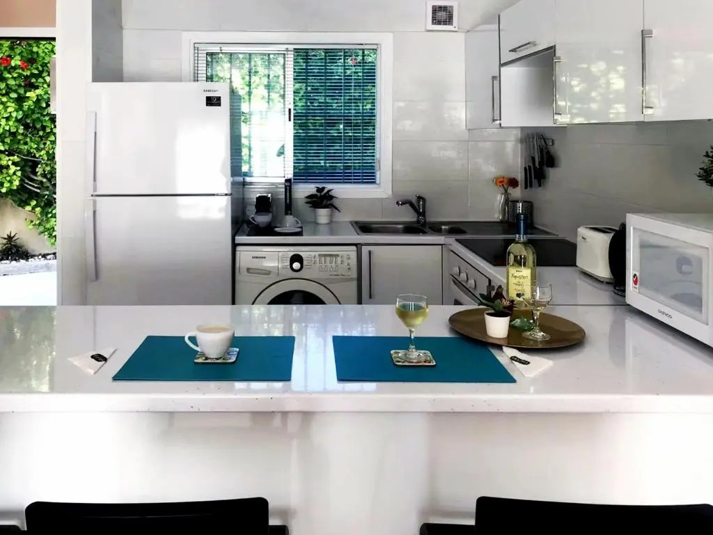 Seaside Maisonette 200M from sea