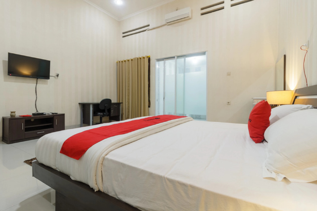 RedDoorz Plus near RS PMI Bogor