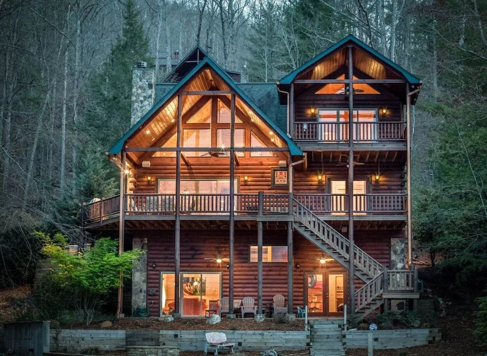 Aska Lakeside Lodge