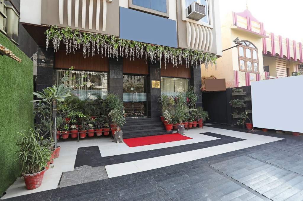 Hotel Flowers Inn