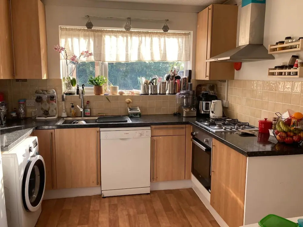 Stunning 3 -bed Semi Detached House in Cambridge