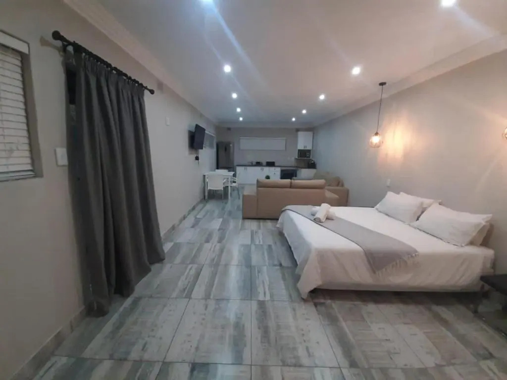 Guest house on Gillian Unit 7