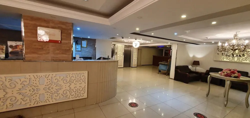 Saryet Al Hamra Hotel Apartments