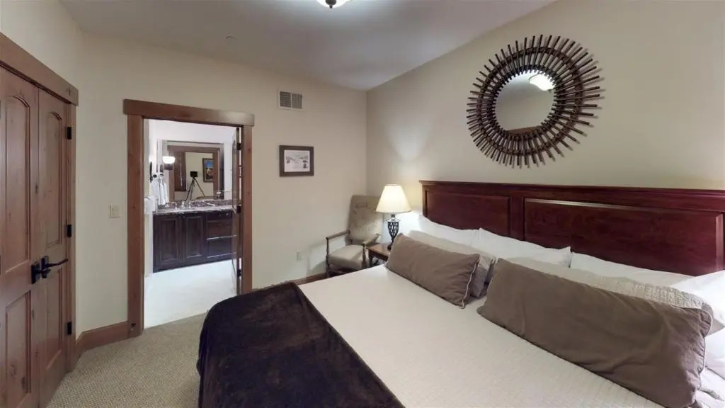 Luxury 4 Bedroom Penthouse in Lionshead Village With Rooftop Pool, Just a Short Walk to Gondola