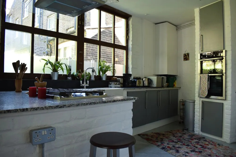2 Bedroom Loft Style House In Central Islington